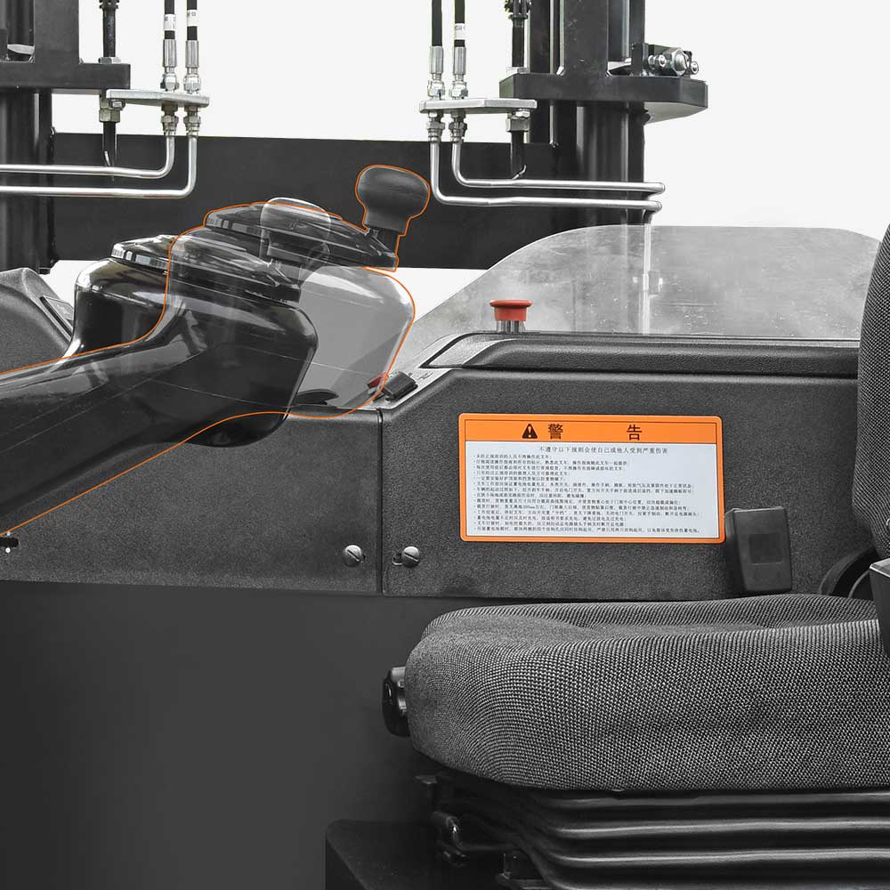 The steering wheel is extensible, so the operator can choose the best driving position